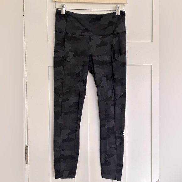 Lululemon Fast and Free 25” Non-Reflective in Heritage 365 Camo Deep Coal Multi - Picture 2 of 9